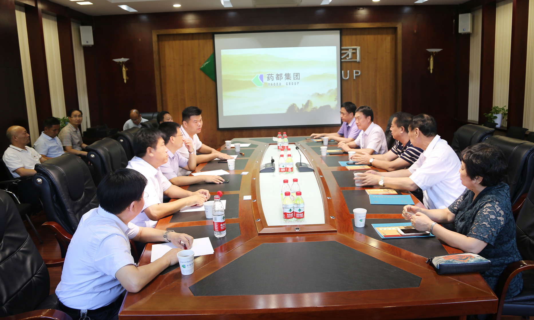 河北省農(nóng)業(yè)農(nóng)村廳領導來藥都制藥集團指導工作